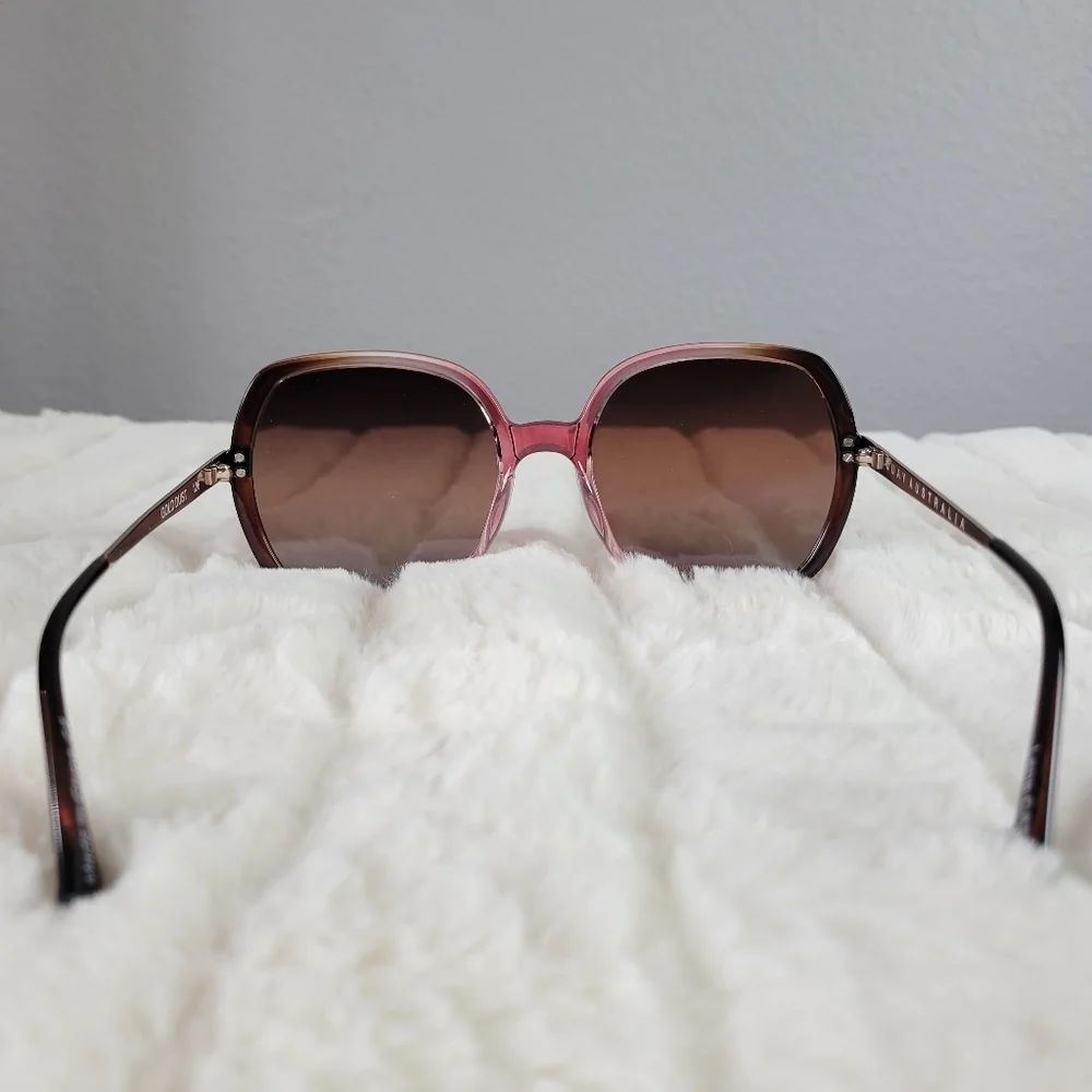 QUAY // ltd ed chrissy teigen retro-glam brown pink frames brown flash lens